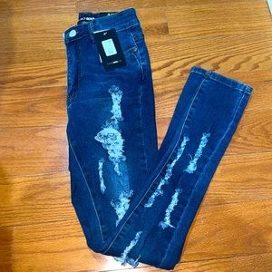 Fashion Nova Highwaisted distressed jeans